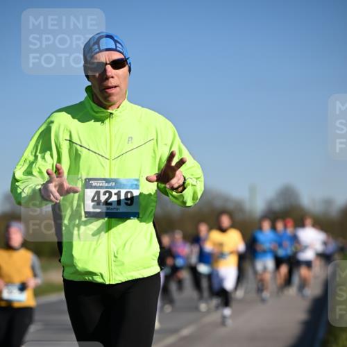 06.04.2025 - 44. Internationalen Wilhelmsburger Insellauf Dr. Thomas Lammeyer http://msf.ph/oto/7557632 06.04.2025 09:33:38 Laufen 44, 4219 meine-sportfotos.de