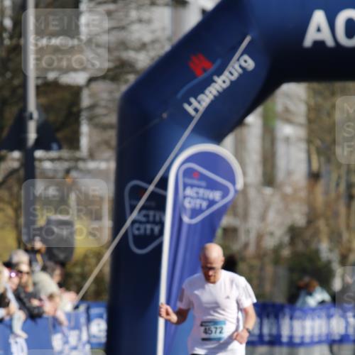 06.04.2025 - 44. Internationalen Wilhelmsburger Insellauf A. Gomolzig http://msf.ph/oto/7557633 06.04.2025 10:13:18 Ziel 4572 meine-sportfotos.de