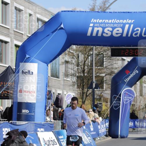 06.04.2025 - 44. Internationalen Wilhelmsburger Insellauf A. Gomolzig http://msf.ph/oto/7557645 06.04.2025 10:13:01 Ziel 4425 meine-sportfotos.de