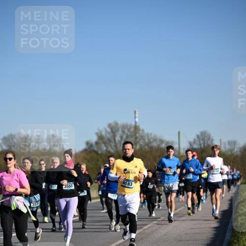 06.04.2025 - 44. Internationalen Wilhelmsburger Insellauf Dr. Thomas Lammeyer http://msf.ph/oto/7557657 06.04.2025 09:33:40 Laufen 3374, 1027, 3558, 4181, 5110, 4183 meine-sportfotos.de