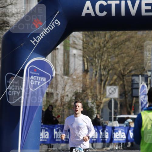 06.04.2025 - 44. Internationalen Wilhelmsburger Insellauf A. Gomolzig http://msf.ph/oto/7557659 06.04.2025 10:12:57 Ziel  meine-sportfotos.de