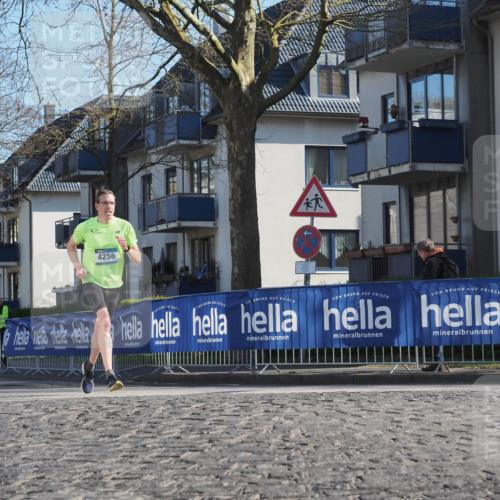 06.04.2025 - 44. Internationalen Wilhelmsburger Insellauf Luisa Fischer http://msf.ph/oto/7557660 06.04.2025 10:19:31 Ziel 4256 meine-sportfotos.de