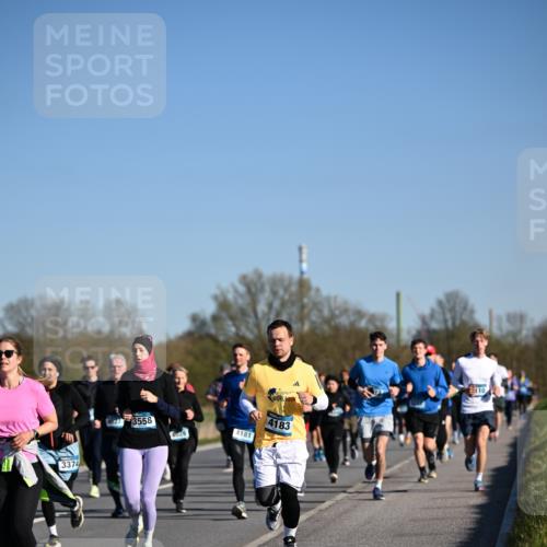 06.04.2025 - 44. Internationalen Wilhelmsburger Insellauf Dr. Thomas Lammeyer http://msf.ph/oto/7557661 06.04.2025 09:33:40 Laufen 3374, 23558, 4026, 4181, 4183, 10 meine-sportfotos.de