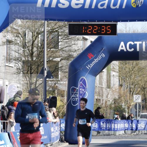 06.04.2025 - 44. Internationalen Wilhelmsburger Insellauf A. Gomolzig http://msf.ph/oto/7557671 06.04.2025 10:12:33 Ziel 4206, 4285 meine-sportfotos.de