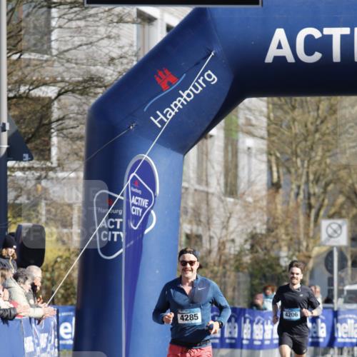 06.04.2025 - 44. Internationalen Wilhelmsburger Insellauf A. Gomolzig http://msf.ph/oto/7557695 06.04.2025 10:12:29 Ziel  meine-sportfotos.de