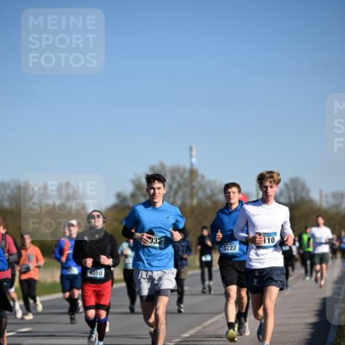 06.04.2025 - 44. Internationalen Wilhelmsburger Insellauf Dr. Thomas Lammeyer http://msf.ph/oto/7557707 06.04.2025 09:33:44 Laufen 4010, 932, 110, 5227 meine-sportfotos.de