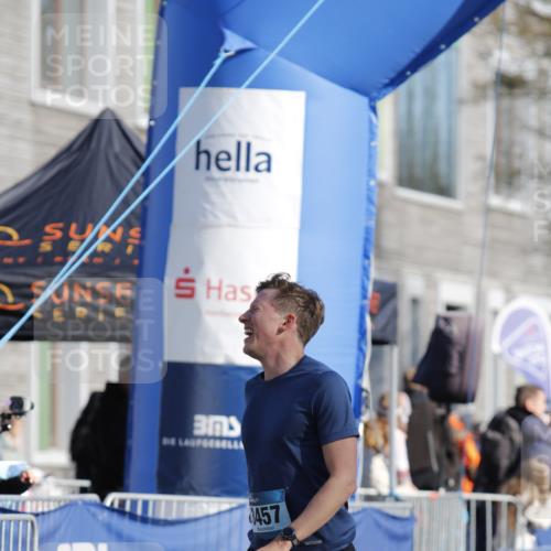 06.04.2025 - 44. Internationalen Wilhelmsburger Insellauf A. Gomolzig http://msf.ph/oto/7557711 06.04.2025 10:12:10 Ziel 3457 meine-sportfotos.de