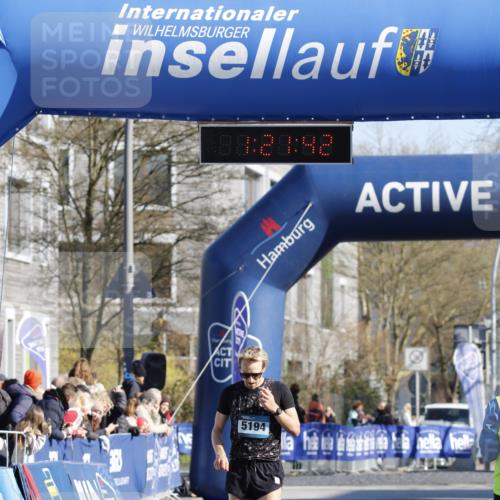 06.04.2025 - 44. Internationalen Wilhelmsburger Insellauf A. Gomolzig http://msf.ph/oto/7557731 06.04.2025 10:11:41 Ziel 5194 meine-sportfotos.de