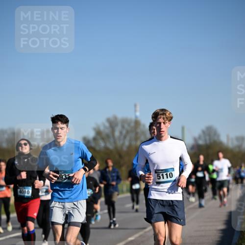 06.04.2025 - 44. Internationalen Wilhelmsburger Insellauf Dr. Thomas Lammeyer http://msf.ph/oto/7557733 06.04.2025 09:33:45 Laufen 4010, 932, 5110 meine-sportfotos.de
