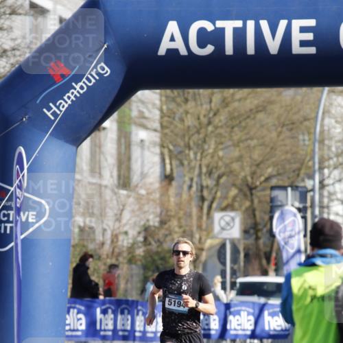 06.04.2025 - 44. Internationalen Wilhelmsburger Insellauf A. Gomolzig http://msf.ph/oto/7557744 06.04.2025 10:11:37 Ziel  meine-sportfotos.de