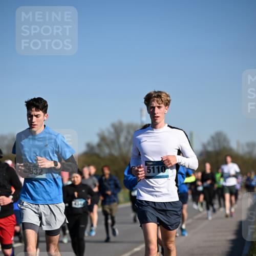 06.04.2025 - 44. Internationalen Wilhelmsburger Insellauf Dr. Thomas Lammeyer http://msf.ph/oto/7557747 06.04.2025 09:33:46 Laufen 932, 4348, 5110 meine-sportfotos.de