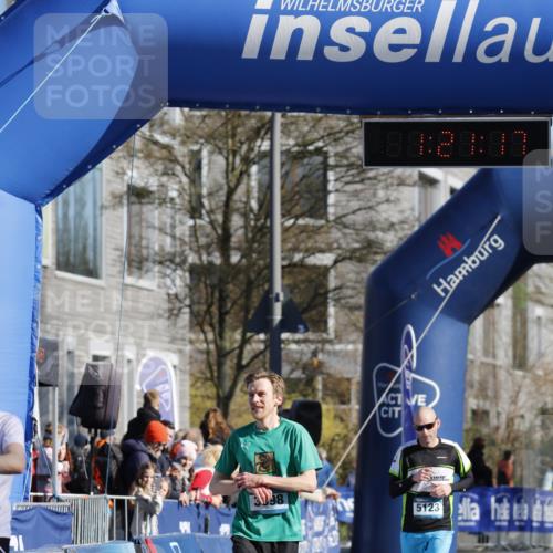 06.04.2025 - 44. Internationalen Wilhelmsburger Insellauf A. Gomolzig http://msf.ph/oto/7557752 06.04.2025 10:11:16 Ziel 3398, 5001, 5037, 5123 meine-sportfotos.de