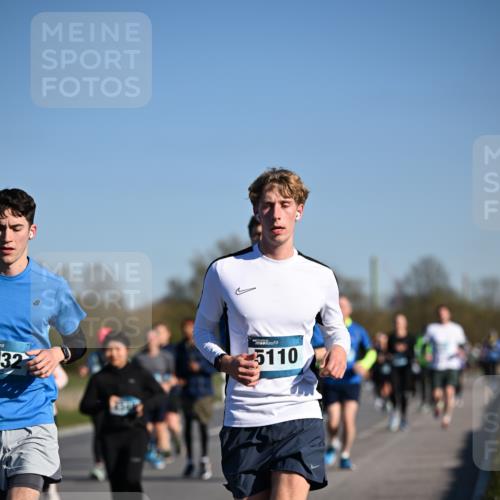 06.04.2025 - 44. Internationalen Wilhelmsburger Insellauf Dr. Thomas Lammeyer http://msf.ph/oto/7557761 06.04.2025 09:33:46 Laufen 32, 150, 5110 meine-sportfotos.de