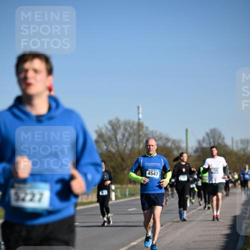 06.04.2025 - 44. Internationalen Wilhelmsburger Insellauf Dr. Thomas Lammeyer http://msf.ph/oto/7557801 06.04.2025 09:33:49 Laufen 5227, 4547, 3286 meine-sportfotos.de
