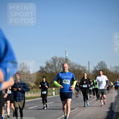06.04.2025 - 44. Internationalen Wilhelmsburger Insellauf Dr. Thomas Lammeyer http://msf.ph/oto/7557818 06.04.2025 09:33:49 Laufen 2120, 4547 meine-sportfotos.de