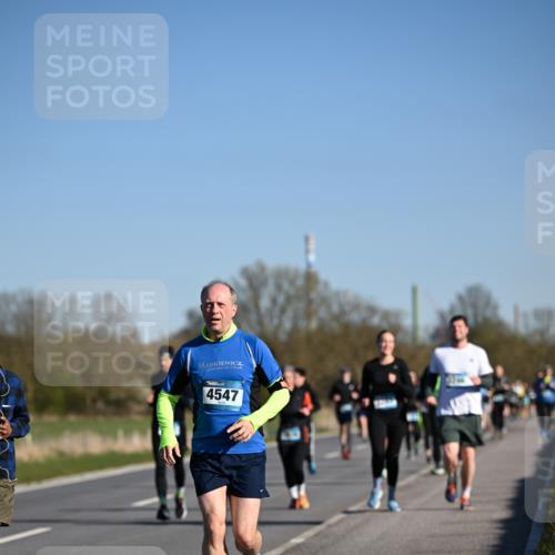 06.04.2025 - 44. Internationalen Wilhelmsburger Insellauf Dr. Thomas Lammeyer http://msf.ph/oto/7557837 06.04.2025 09:33:50 Laufen 4547 meine-sportfotos.de