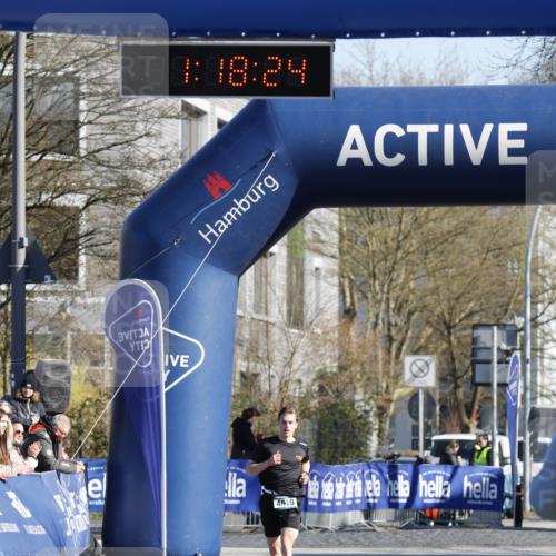 06.04.2025 - 44. Internationalen Wilhelmsburger Insellauf A. Gomolzig http://msf.ph/oto/7557849 06.04.2025 10:08:22 Ziel  meine-sportfotos.de
