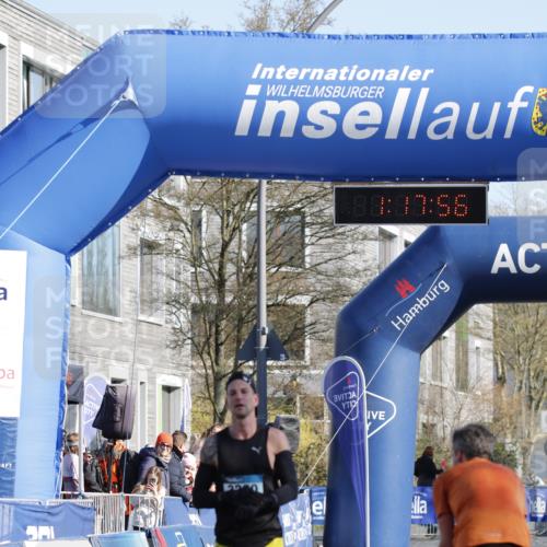 06.04.2025 - 44. Internationalen Wilhelmsburger Insellauf A. Gomolzig http://msf.ph/oto/7557863 06.04.2025 10:07:54 Ziel 3260 meine-sportfotos.de