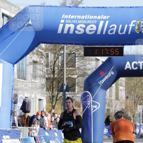 06.04.2025 - 44. Internationalen Wilhelmsburger Insellauf A. Gomolzig http://msf.ph/oto/7557865 06.04.2025 10:07:54 Ziel 3260 meine-sportfotos.de