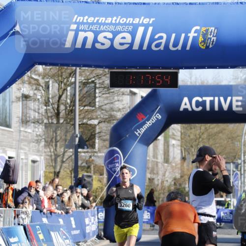 06.04.2025 - 44. Internationalen Wilhelmsburger Insellauf A. Gomolzig http://msf.ph/oto/7557876 06.04.2025 10:07:52 Ziel 3260 meine-sportfotos.de