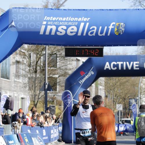 06.04.2025 - 44. Internationalen Wilhelmsburger Insellauf A. Gomolzig http://msf.ph/oto/7557883 06.04.2025 10:07:40 Ziel 4414 meine-sportfotos.de
