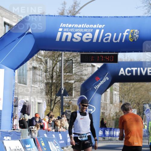 06.04.2025 - 44. Internationalen Wilhelmsburger Insellauf A. Gomolzig http://msf.ph/oto/7557885 06.04.2025 10:07:39 Ziel 4414 meine-sportfotos.de