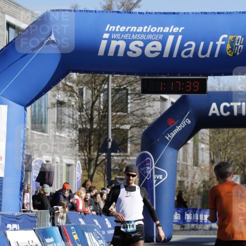 06.04.2025 - 44. Internationalen Wilhelmsburger Insellauf A. Gomolzig http://msf.ph/oto/7557888 06.04.2025 10:07:38 Ziel 4414 meine-sportfotos.de