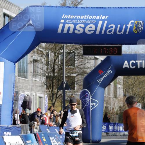 06.04.2025 - 44. Internationalen Wilhelmsburger Insellauf A. Gomolzig http://msf.ph/oto/7557891 06.04.2025 10:07:37 Ziel 4414 meine-sportfotos.de