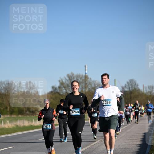 06.04.2025 - 44. Internationalen Wilhelmsburger Insellauf Dr. Thomas Lammeyer http://msf.ph/oto/7557899 06.04.2025 09:33:54 Laufen 3938, 3393, 3285, 3396, 3286 meine-sportfotos.de