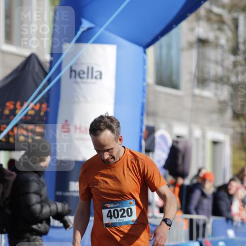06.04.2025 - 44. Internationalen Wilhelmsburger Insellauf A. Gomolzig http://msf.ph/oto/7557911 06.04.2025 10:05:31 Ziel 4020 meine-sportfotos.de