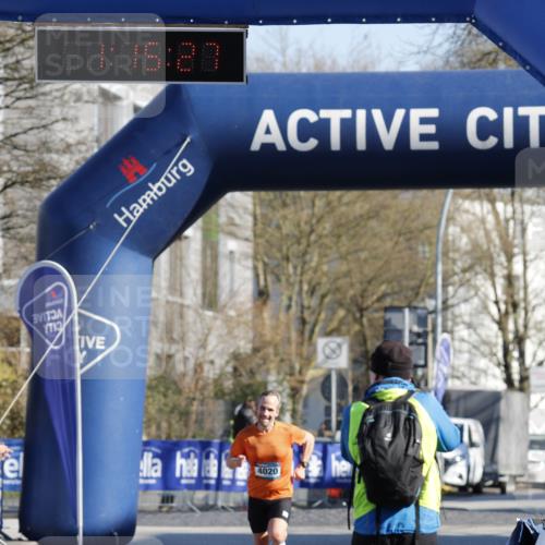 06.04.2025 - 44. Internationalen Wilhelmsburger Insellauf A. Gomolzig http://msf.ph/oto/7557959 06.04.2025 10:05:25 Ziel  meine-sportfotos.de