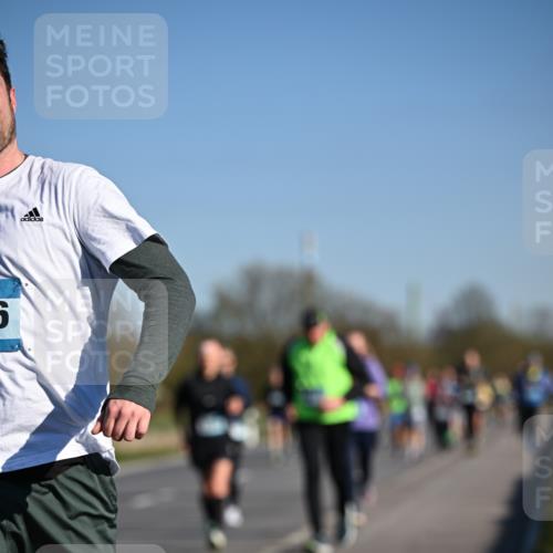06.04.2025 - 44. Internationalen Wilhelmsburger Insellauf Dr. Thomas Lammeyer http://msf.ph/oto/7557965 06.04.2025 09:33:57 Laufen  meine-sportfotos.de