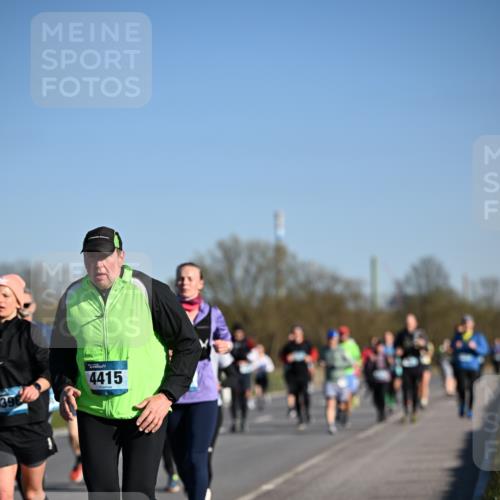 06.04.2025 - 44. Internationalen Wilhelmsburger Insellauf Dr. Thomas Lammeyer http://msf.ph/oto/7557992 06.04.2025 09:34:01 Laufen 396, 4415 meine-sportfotos.de