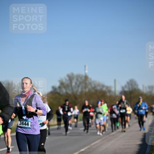 06.04.2025 - 44. Internationalen Wilhelmsburger Insellauf Dr. Thomas Lammeyer http://msf.ph/oto/7557999 06.04.2025 09:34:02 Laufen 3444 meine-sportfotos.de