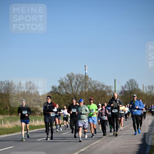06.04.2025 - 44. Internationalen Wilhelmsburger Insellauf Dr. Thomas Lammeyer http://msf.ph/oto/7558010 06.04.2025 09:34:04 Laufen 3732, 3881, 476, 3233, 241, 4479, 3405, 3868 meine-sportfotos.de