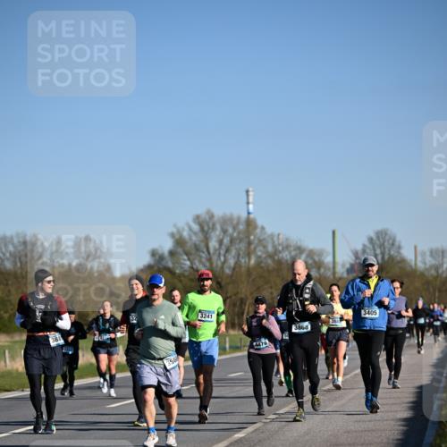 06.04.2025 - 44. Internationalen Wilhelmsburger Insellauf Dr. Thomas Lammeyer http://msf.ph/oto/7558049 06.04.2025 09:34:07 Laufen 32, 3241, 388, 356, 3883, 3868, 4479, 3405 meine-sportfotos.de