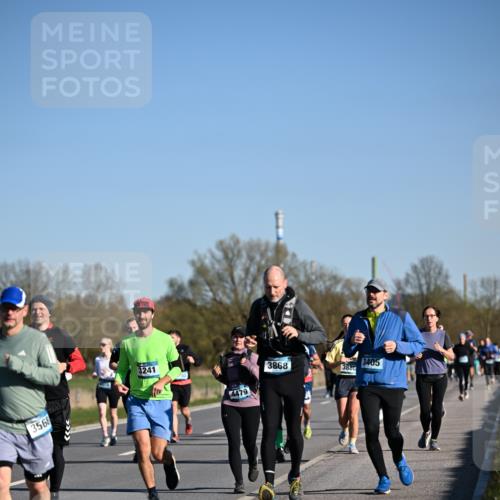 06.04.2025 - 44. Internationalen Wilhelmsburger Insellauf Dr. Thomas Lammeyer http://msf.ph/oto/7558077 06.04.2025 09:34:09 Laufen 3568, 76, 3241, 3405, 3868, 3888 meine-sportfotos.de