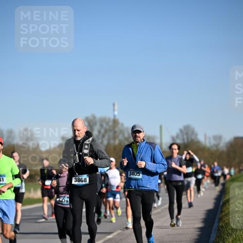 06.04.2025 - 44. Internationalen Wilhelmsburger Insellauf Dr. Thomas Lammeyer http://msf.ph/oto/7558094 06.04.2025 09:34:10 Laufen 41, 4479, 3868, 3405 meine-sportfotos.de