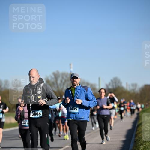 06.04.2025 - 44. Internationalen Wilhelmsburger Insellauf Dr. Thomas Lammeyer http://msf.ph/oto/7558104 06.04.2025 09:34:11 Laufen 3405, 3868 meine-sportfotos.de