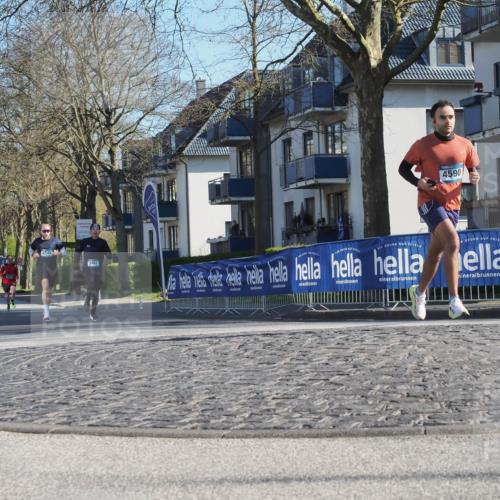 06.04.2025 - 44. Internationalen Wilhelmsburger Insellauf Luisa Fischer http://msf.ph/oto/7558156 06.04.2025 10:22:05 Ziel 4590, 4548, 3461 meine-sportfotos.de