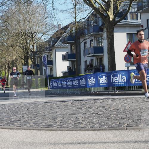 06.04.2025 - 44. Internationalen Wilhelmsburger Insellauf Luisa Fischer http://msf.ph/oto/7558158 06.04.2025 10:22:06 Ziel 4548, 3461, 4590 meine-sportfotos.de