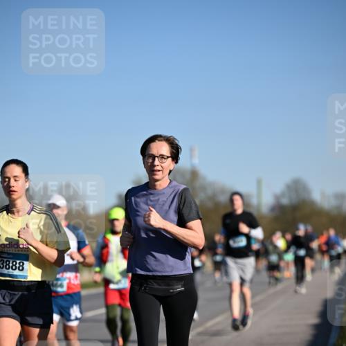 06.04.2025 - 44. Internationalen Wilhelmsburger Insellauf Dr. Thomas Lammeyer http://msf.ph/oto/7558162 06.04.2025 09:34:16 Laufen 3888 meine-sportfotos.de