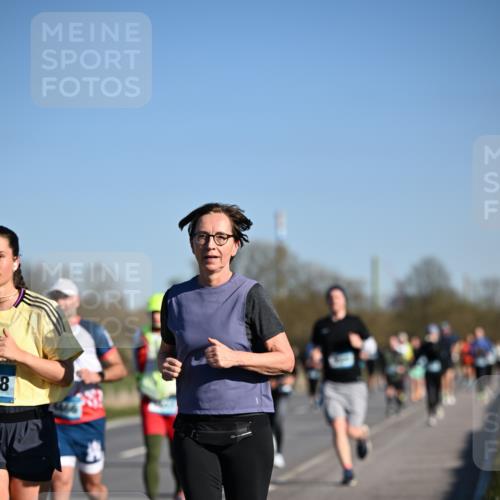 06.04.2025 - 44. Internationalen Wilhelmsburger Insellauf Dr. Thomas Lammeyer http://msf.ph/oto/7558165 06.04.2025 09:34:16 Laufen 8 meine-sportfotos.de