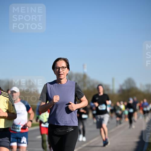 06.04.2025 - 44. Internationalen Wilhelmsburger Insellauf Dr. Thomas Lammeyer http://msf.ph/oto/7558167 06.04.2025 09:34:16 Laufen  meine-sportfotos.de