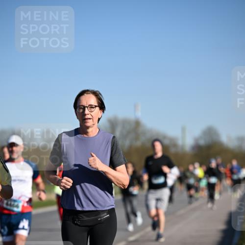 06.04.2025 - 44. Internationalen Wilhelmsburger Insellauf Dr. Thomas Lammeyer http://msf.ph/oto/7558172 06.04.2025 09:34:16 Laufen 44466 meine-sportfotos.de