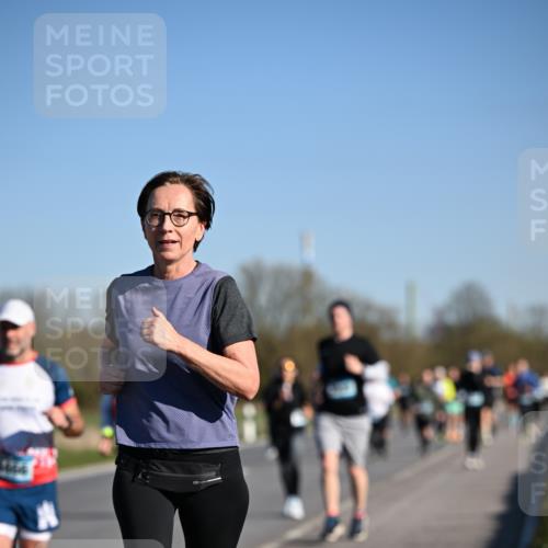 06.04.2025 - 44. Internationalen Wilhelmsburger Insellauf Dr. Thomas Lammeyer http://msf.ph/oto/7558174 06.04.2025 09:34:16 Laufen 7 meine-sportfotos.de