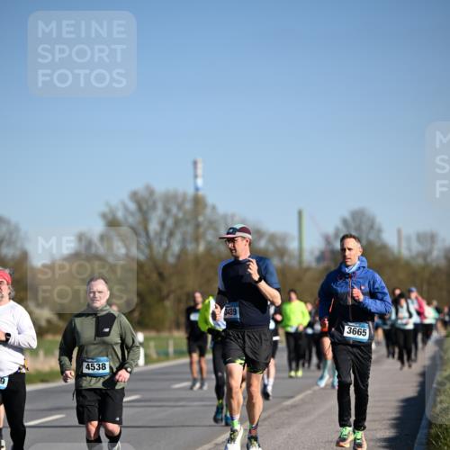 06.04.2025 - 44. Internationalen Wilhelmsburger Insellauf Dr. Thomas Lammeyer http://msf.ph/oto/7558283 06.04.2025 09:34:27 Laufen 9, 4538, 3489, 3665 meine-sportfotos.de