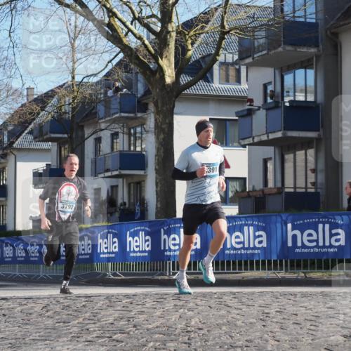 06.04.2025 - 44. Internationalen Wilhelmsburger Insellauf Luisa Fischer http://msf.ph/oto/7558296 06.04.2025 10:23:17 Ziel 3, 391, 3792 meine-sportfotos.de