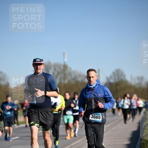 06.04.2025 - 44. Internationalen Wilhelmsburger Insellauf Dr. Thomas Lammeyer http://msf.ph/oto/7558315 06.04.2025 09:34:30 Laufen 3665 meine-sportfotos.de