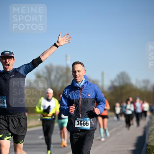 06.04.2025 - 44. Internationalen Wilhelmsburger Insellauf Dr. Thomas Lammeyer http://msf.ph/oto/7558330 06.04.2025 09:34:31 Laufen 489, 3665 meine-sportfotos.de